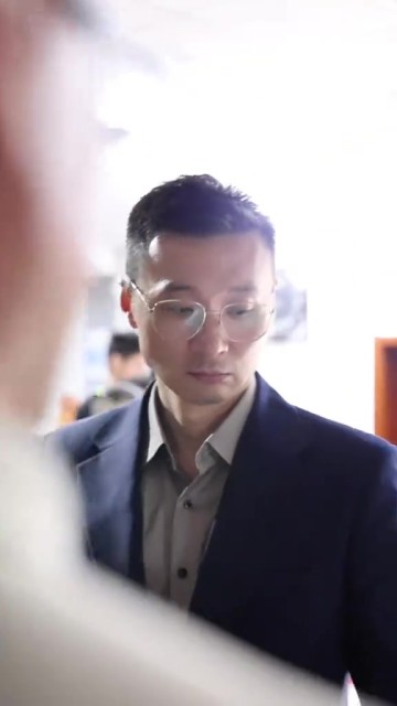 刘炜更衣室演讲:我不想在这里停下 我们还能再往前冲一下